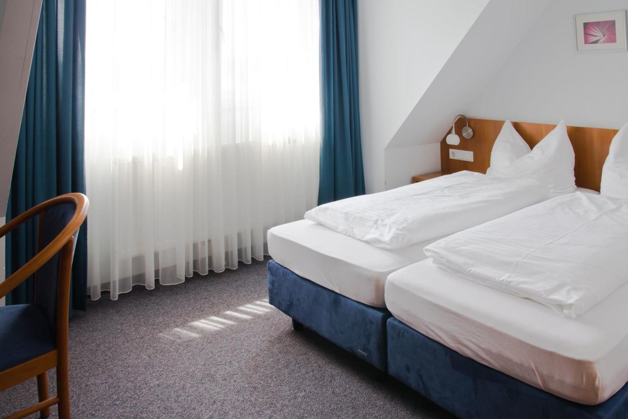 Gaestehaus Zur Kurve Zirndorf Pokój zdjęcie