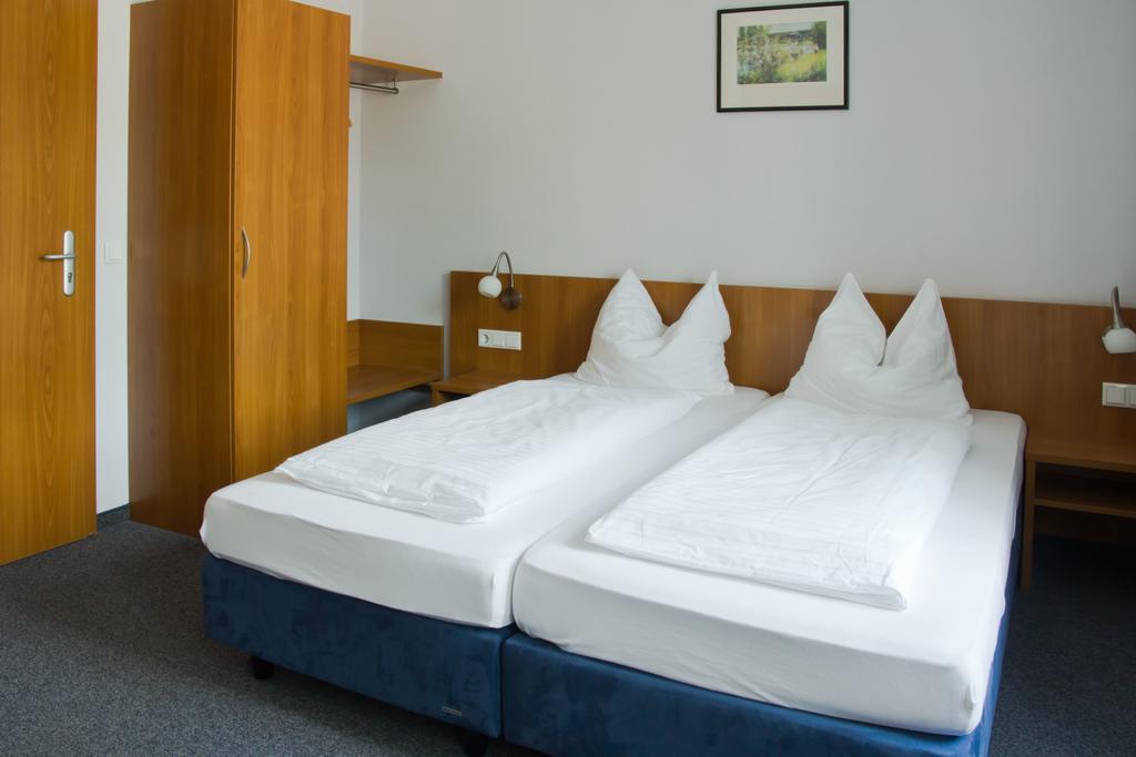 Gaestehaus Zur Kurve Zirndorf Pokój zdjęcie