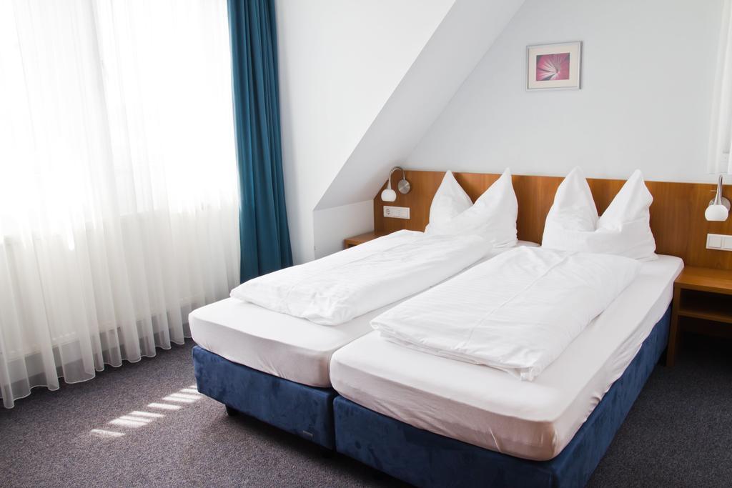 Gaestehaus Zur Kurve Zirndorf Pokój zdjęcie