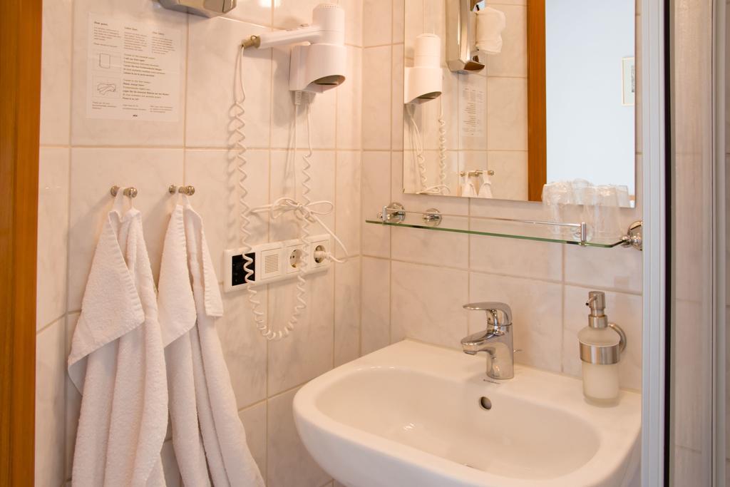 Gaestehaus Zur Kurve Zirndorf Pokój zdjęcie