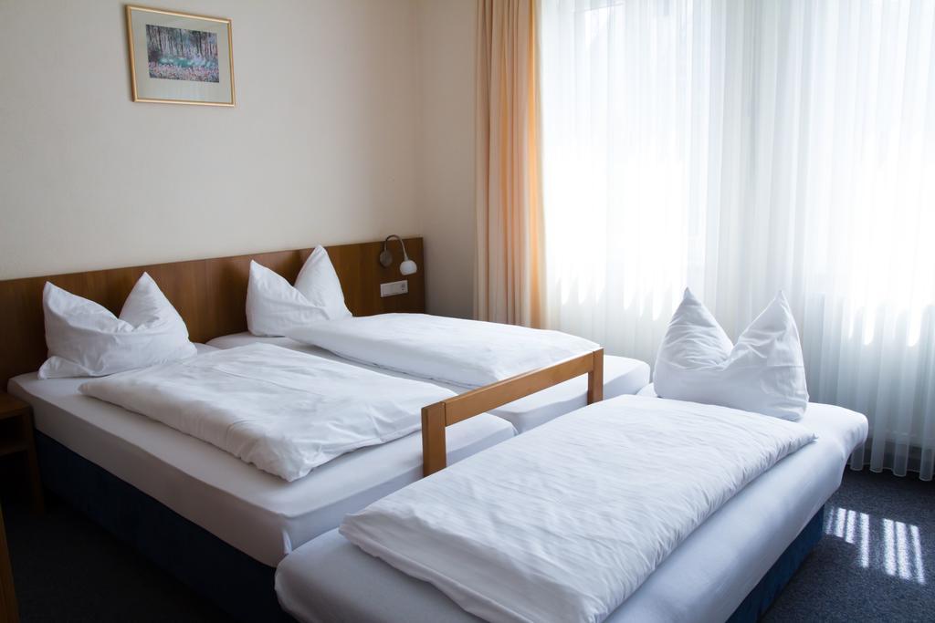 Gaestehaus Zur Kurve Zirndorf Pokój zdjęcie